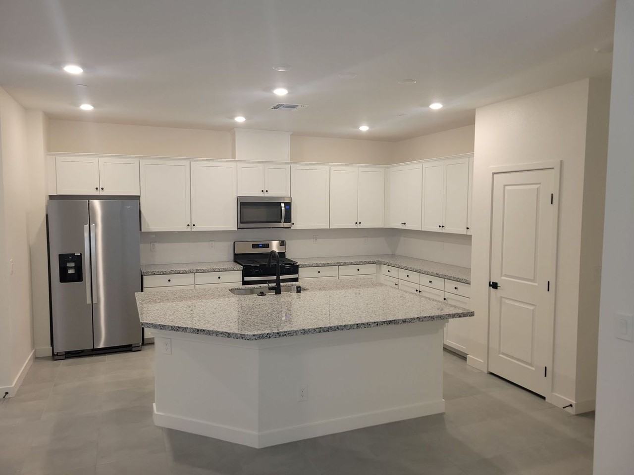 3723 Trancoso Ave - Photo 3 of 14