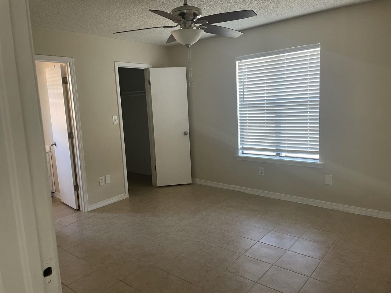 5313 Langford Lane - Photo 5 of 9