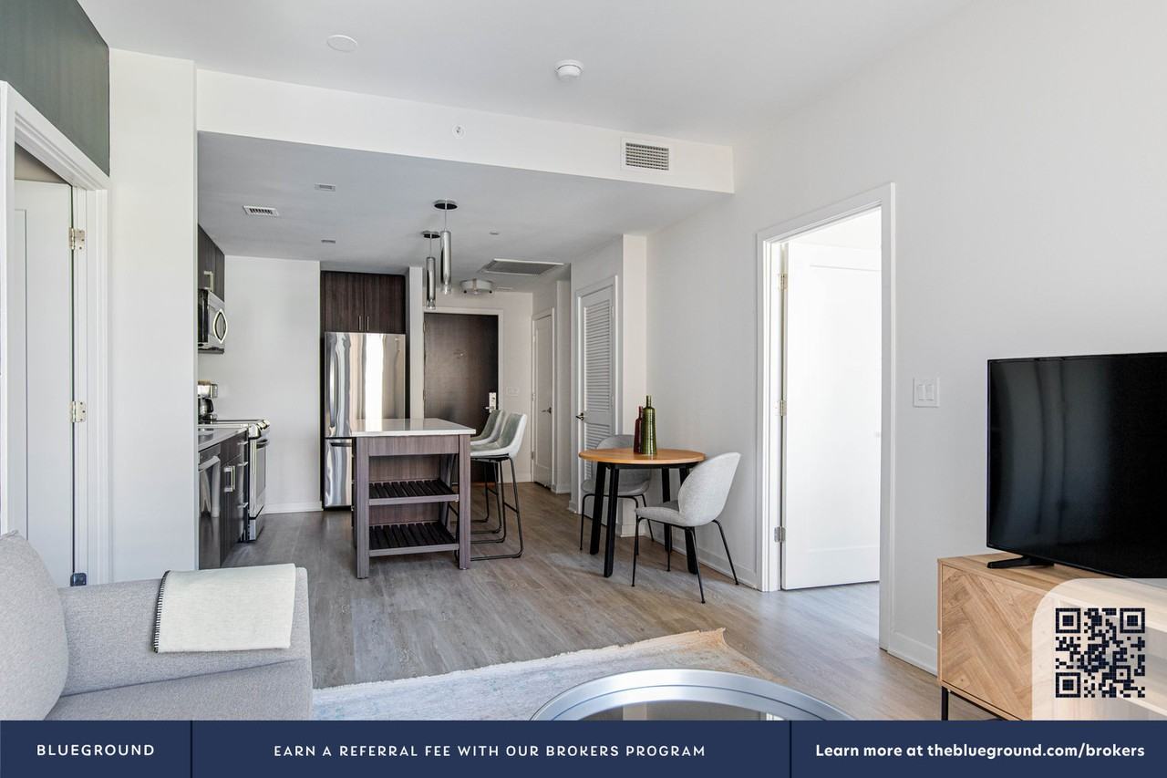 400 Army Navy Drive - Photo 5 of 37