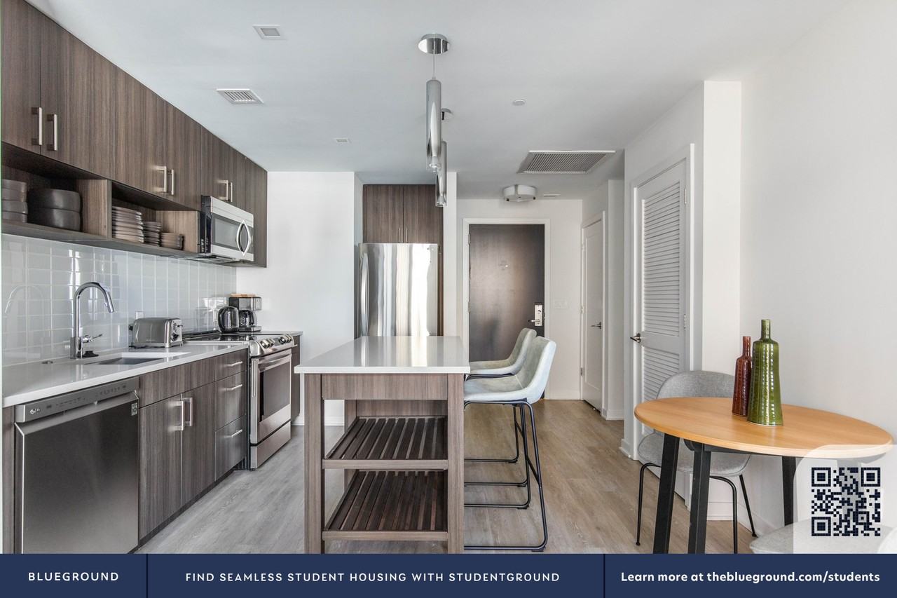 400 Army Navy Drive - Photo 7 of 37