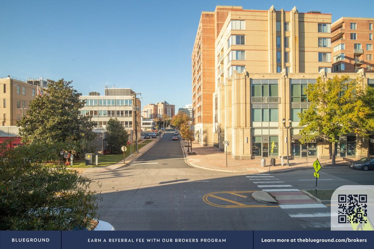 3110 10th Street North - Photo 4 of 37