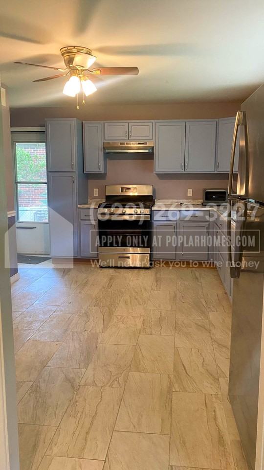 2554 Dukeland Dr - Photo 2 of 11