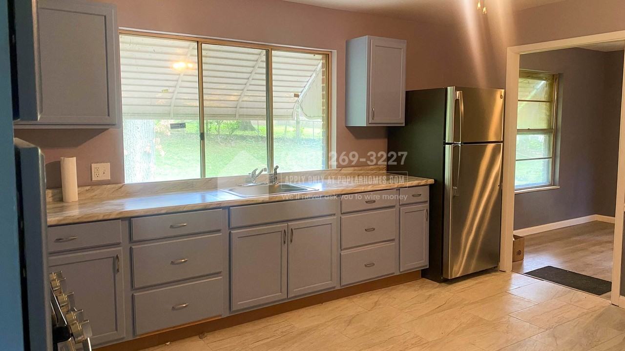 2554 Dukeland Dr - Photo 3 of 11