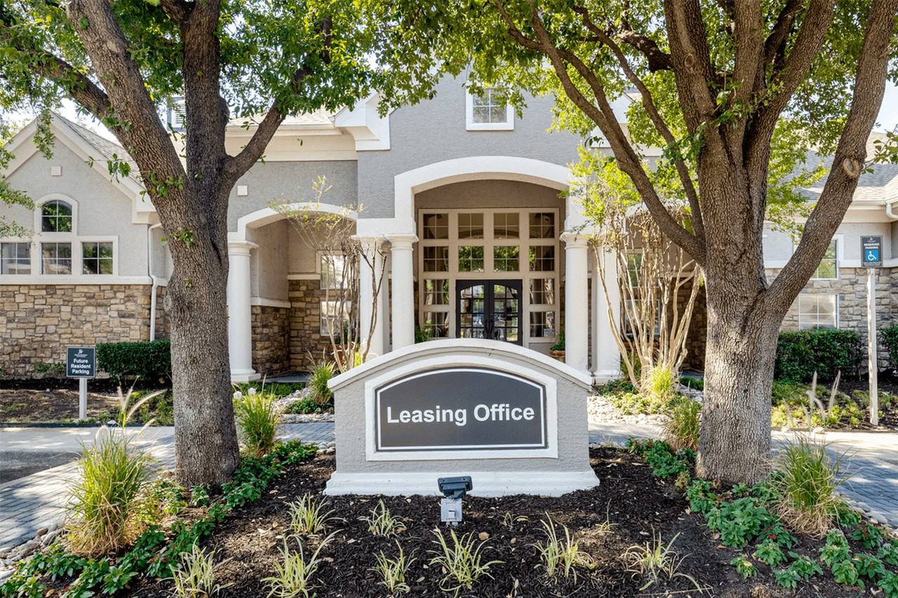 Grand Venetian at Las Colinas - Photo 3 of 50