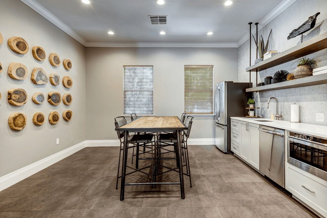 Retreat at City Center - Photo 5 of 36