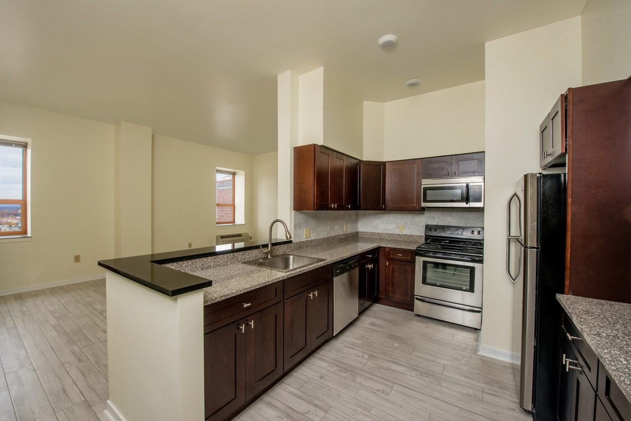 Skyline Tower - Photo 3 of 11