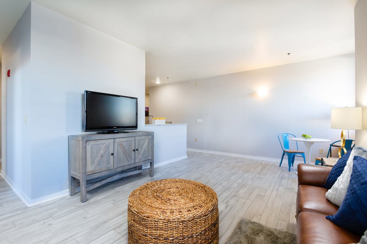 Skyline Tower - Photo 4 of 11