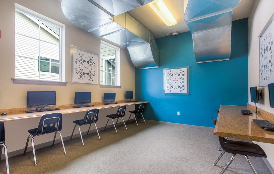 The Seasons at Lea Hill Village - Photo 7 of 31