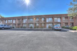 featured image of 225 Adams St Se