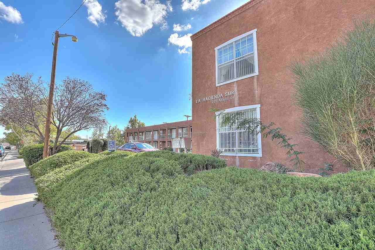 Hacienda Sur Apartments - Photo 3 of 12