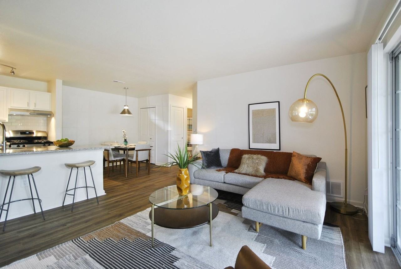 Lakeshore Village Apartments - Photo 4 of 20