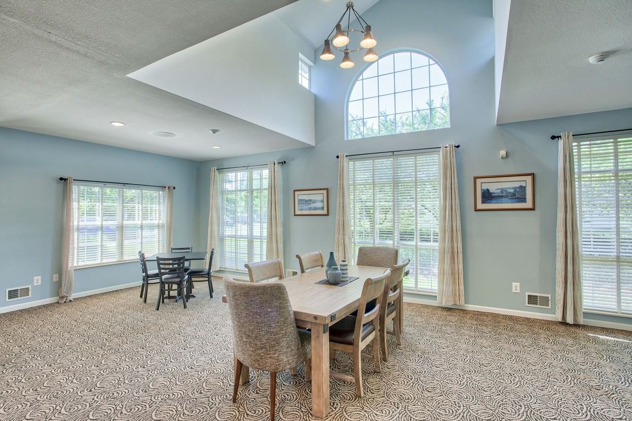 Lakeshore Village Apartments - Photo 5 of 20