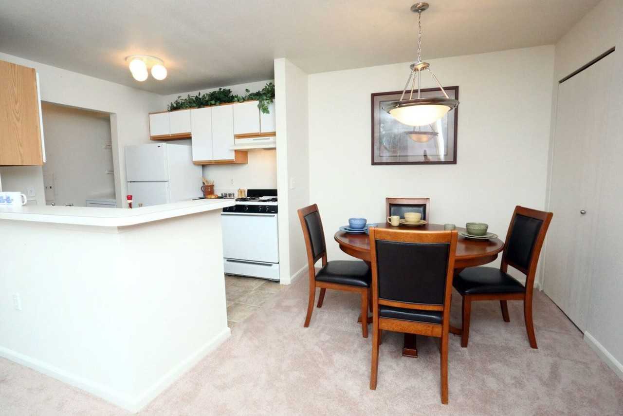 Lakeshore Village Apartments - Photo 6 of 20