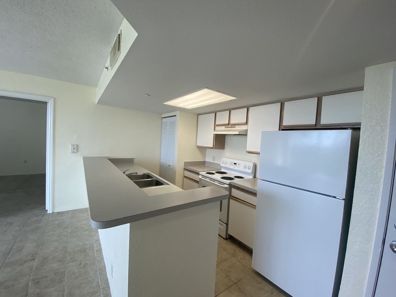 3655 Seaside Dr #423 - Photo 5 of 14