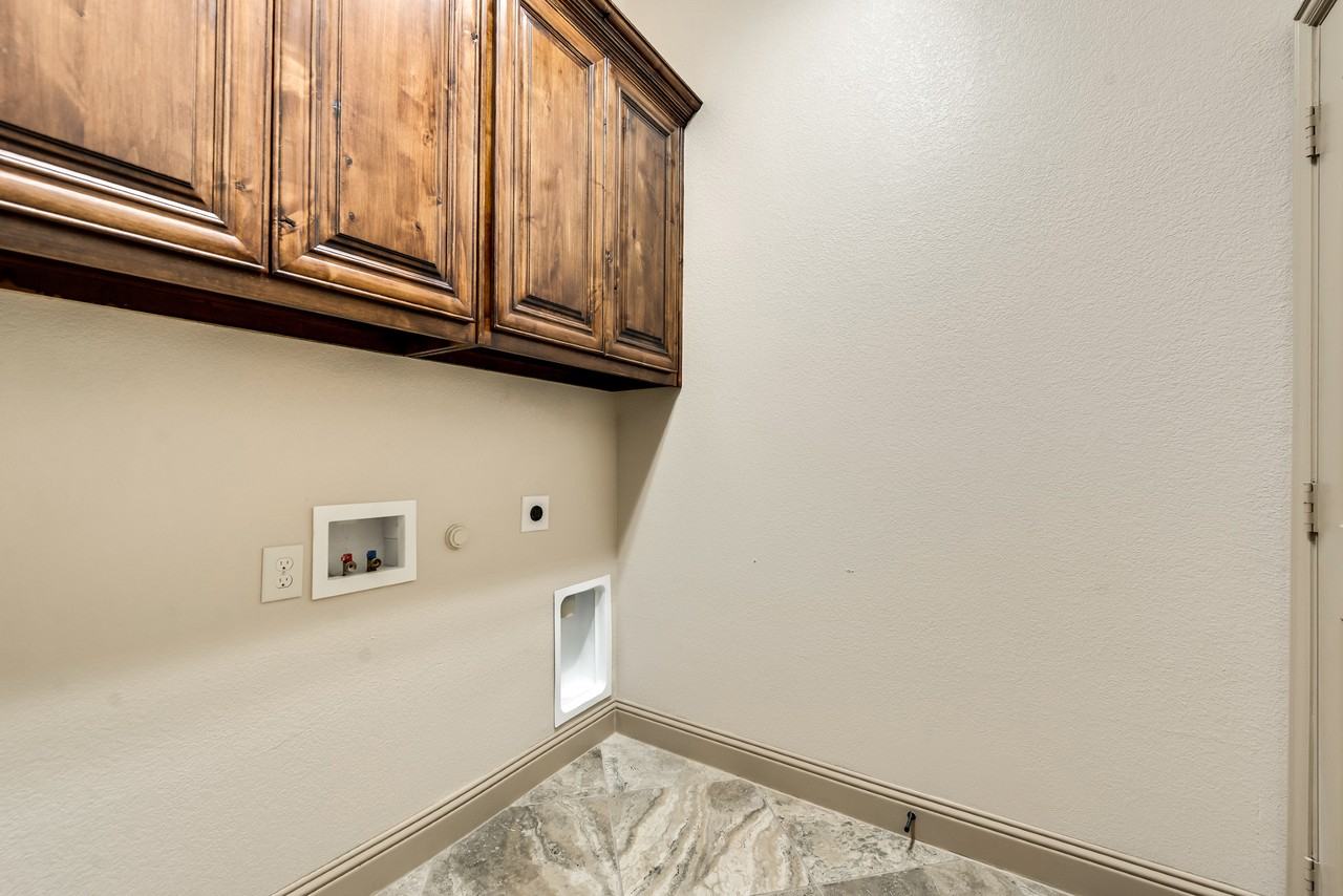 402 Bentley Dr #NA - Photo 3 of 18