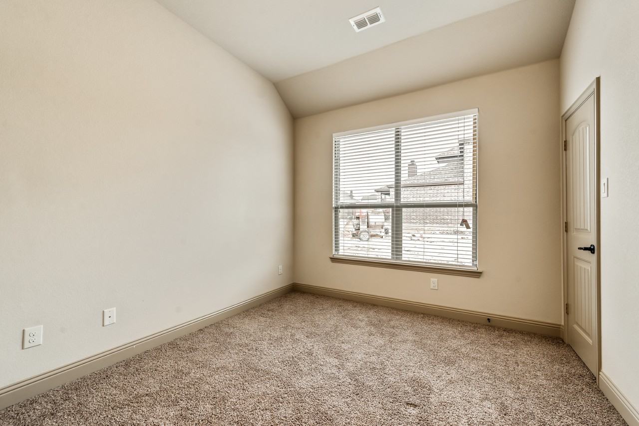 402 Bentley Dr #NA - Photo 4 of 18