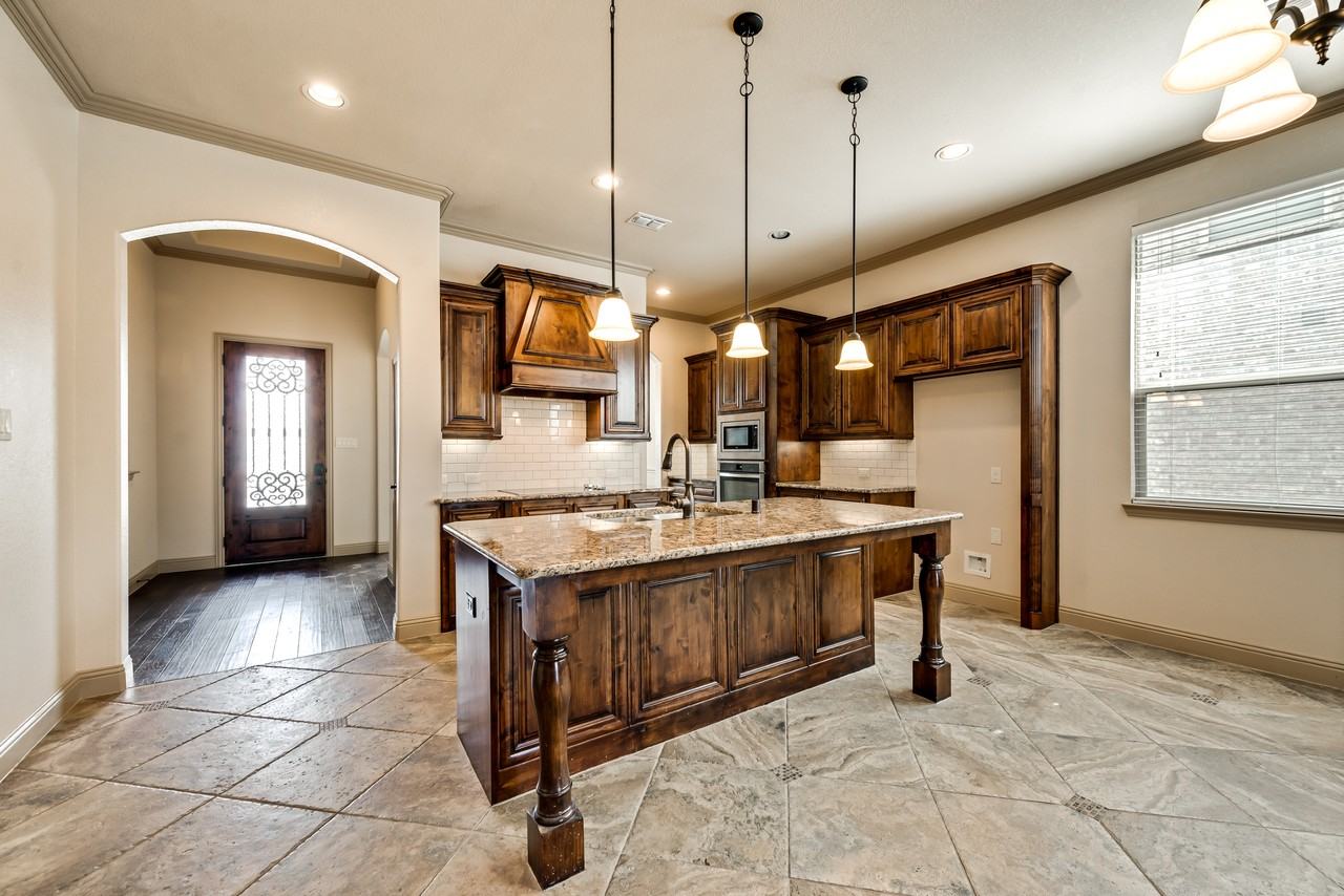 402 Bentley Dr #NA - Photo 5 of 18