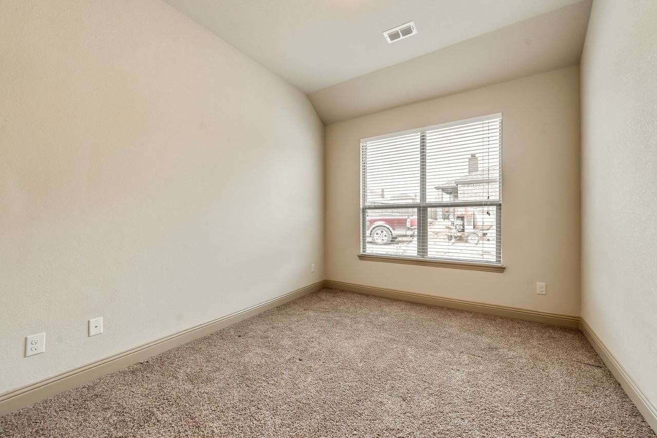 402 Bentley Dr #NA - Photo 6 of 18