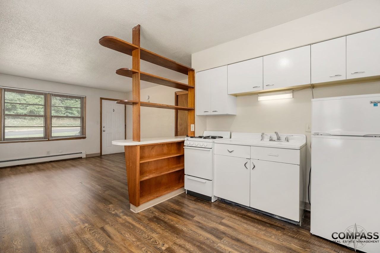 GREAT DOWNTOWN STUDIO - Photo 2 of 23