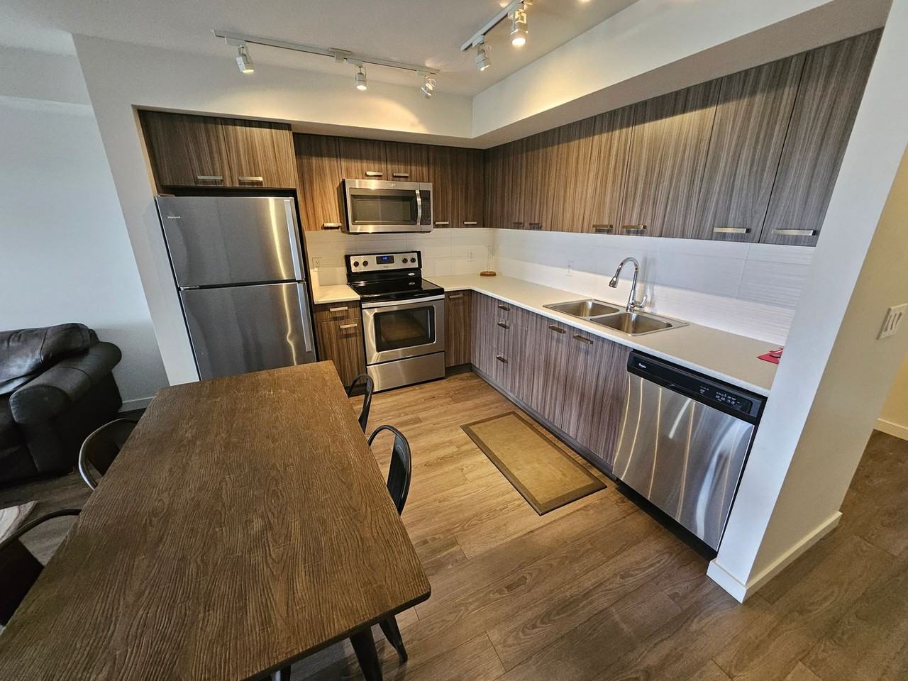 UNIVERSITY DISTRICT 2 BED/2BATH CONDO - Photo 3 of 13