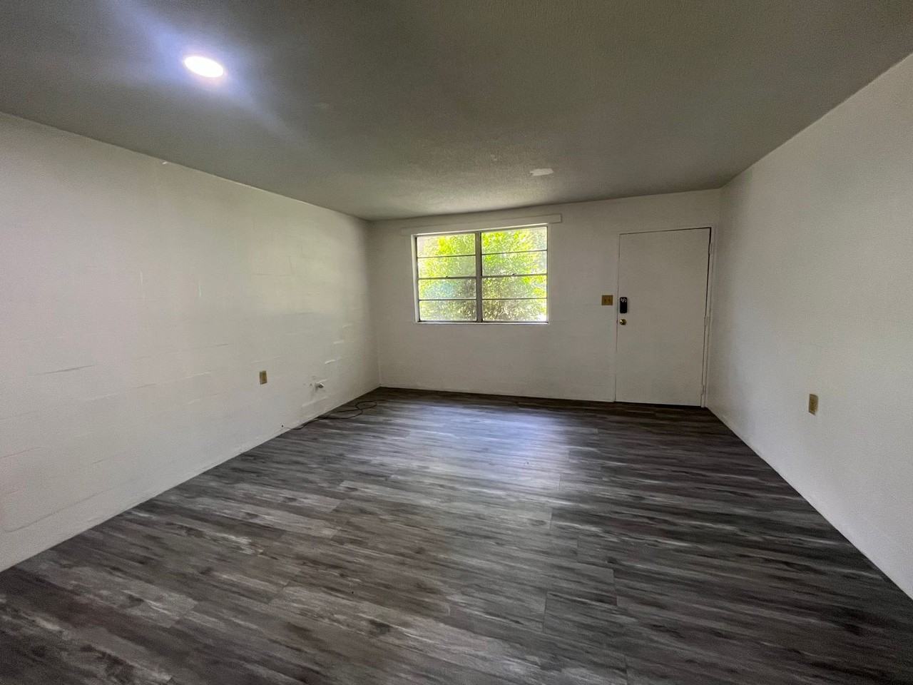 Floyd-McGee Apartments - Photo 3 of 16