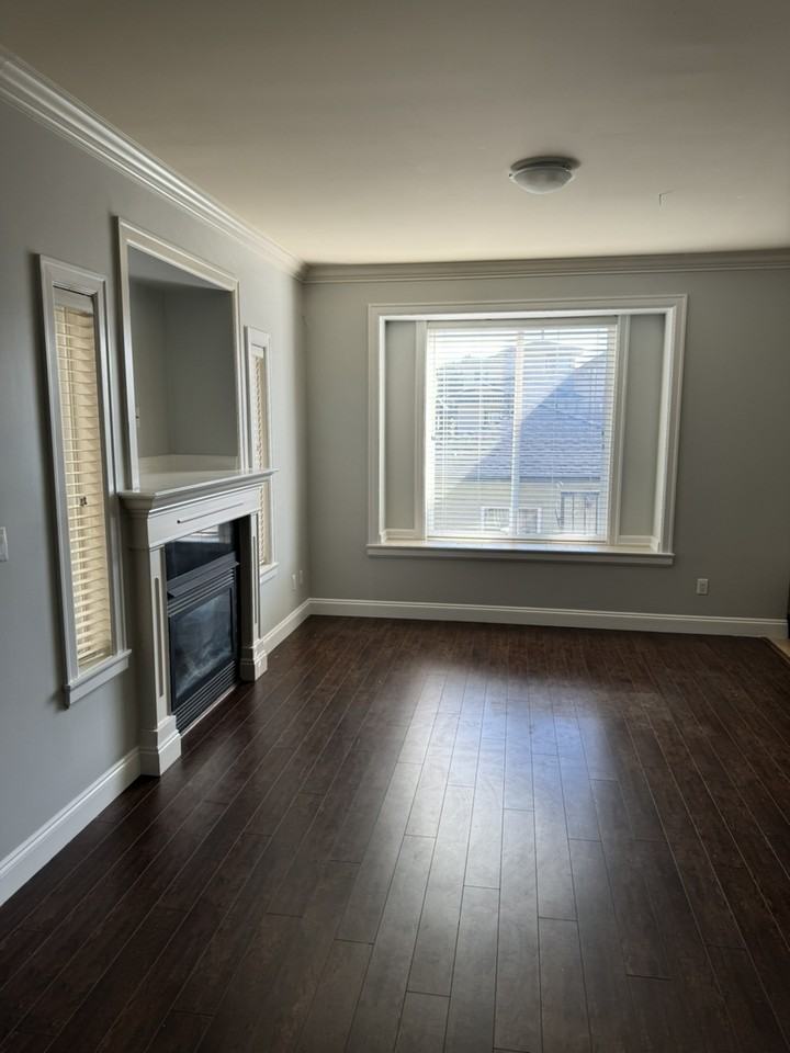 211 Phillips St - Photo 2 of 9
