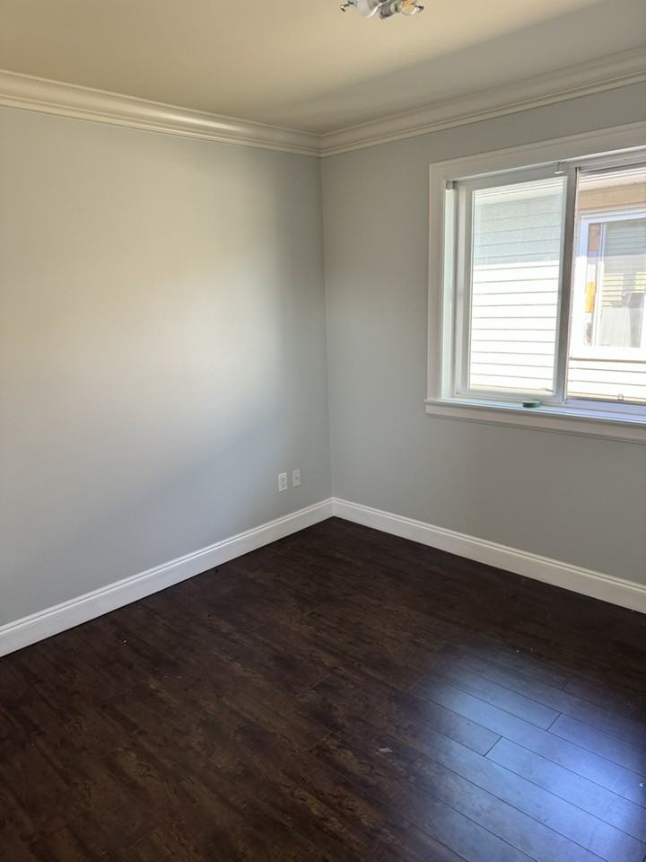 211 Phillips St - Photo 3 of 9