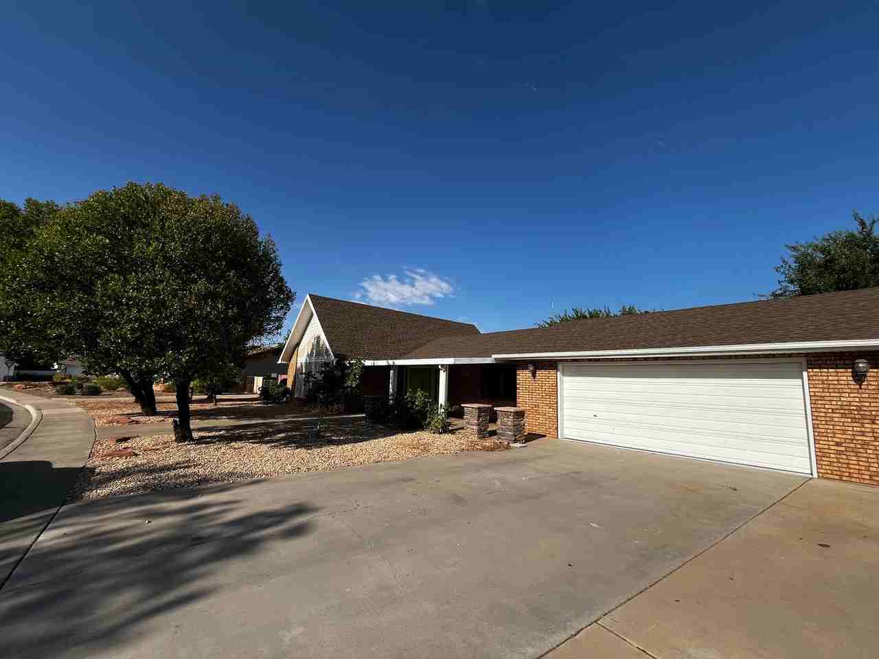 1697 Stucki Dr - Photo 4 of 46