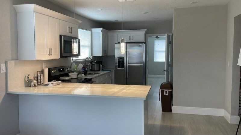 2717 W Cherry St - Photo 2 of 4