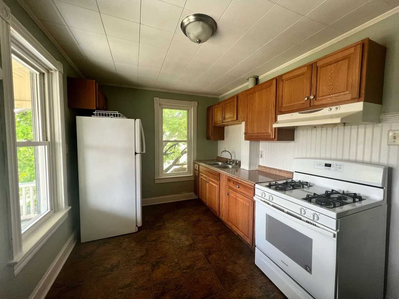 118 Guilford St - Photo 2 of 8