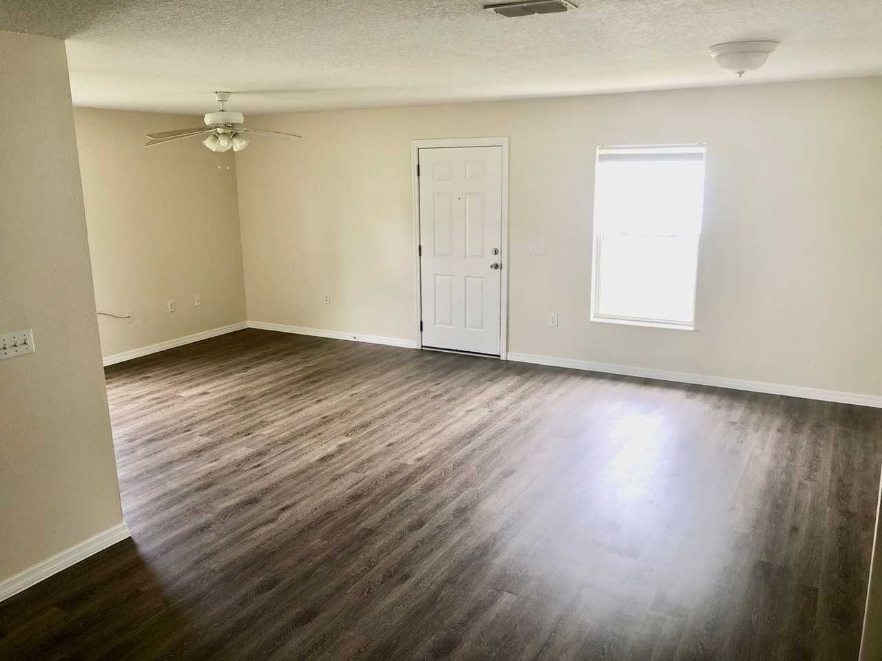 38629 Rose Ln - Photo 2 of 8