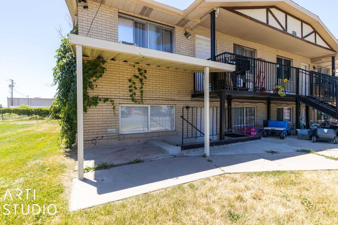 1187 Riverdale Four-plex - Photo 3 of 16