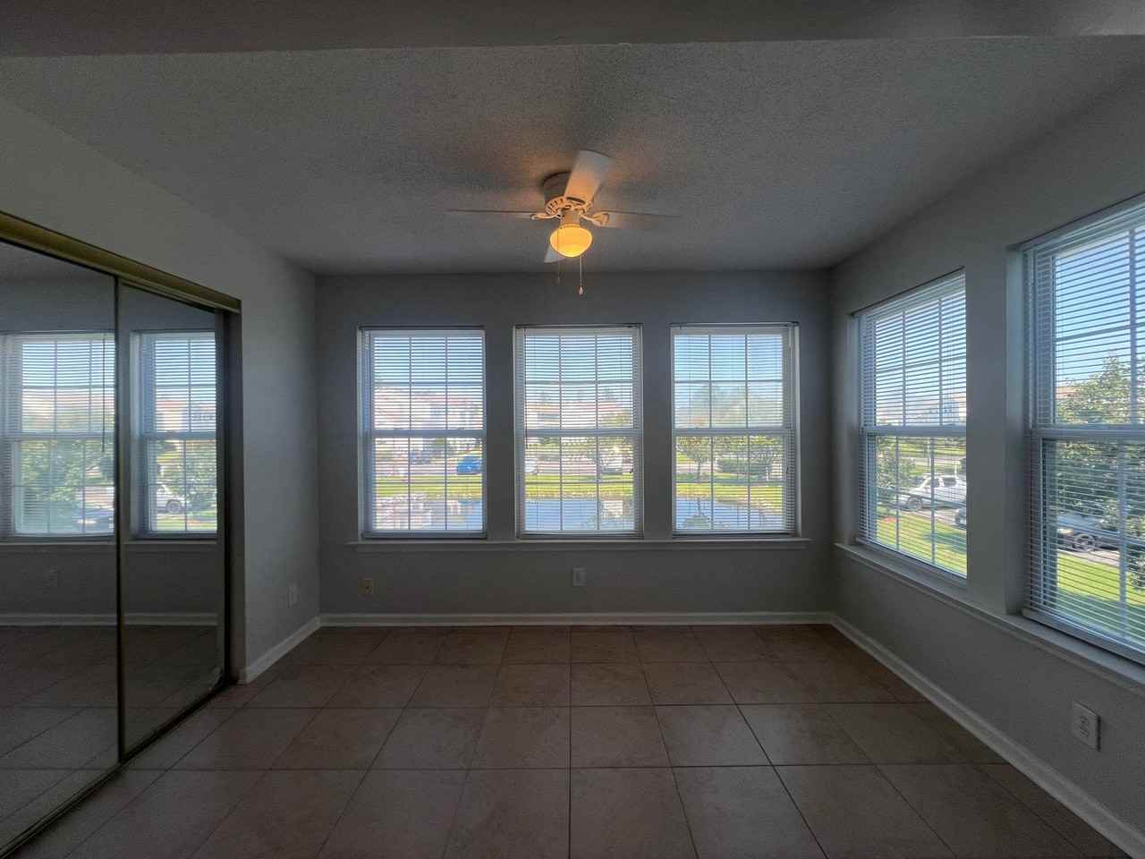2265 Huntingdon Dr #E - Photo 4 of 17