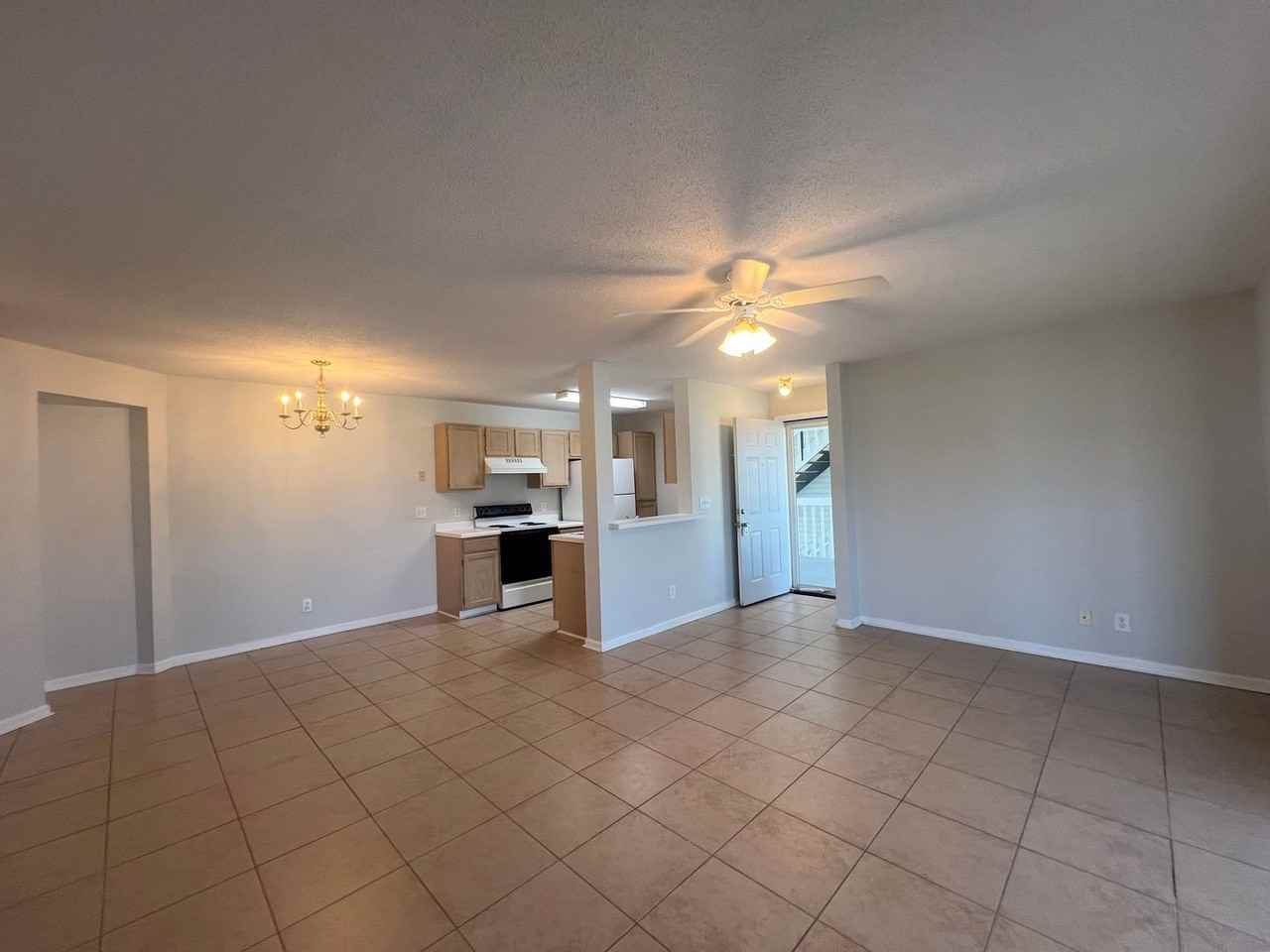 2265 Huntingdon Dr #E - Photo 5 of 17
