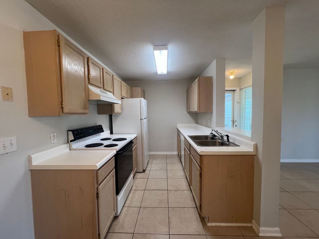 2265 Huntingdon Dr #E - Photo 6 of 17