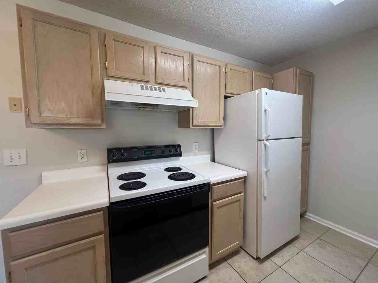 2265 Huntingdon Dr #E - Photo 7 of 17