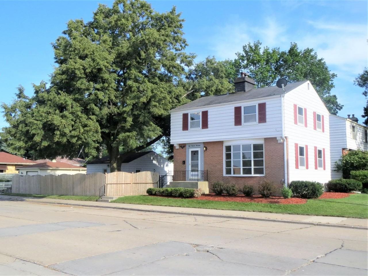 817 North St - Photo 2 of 43