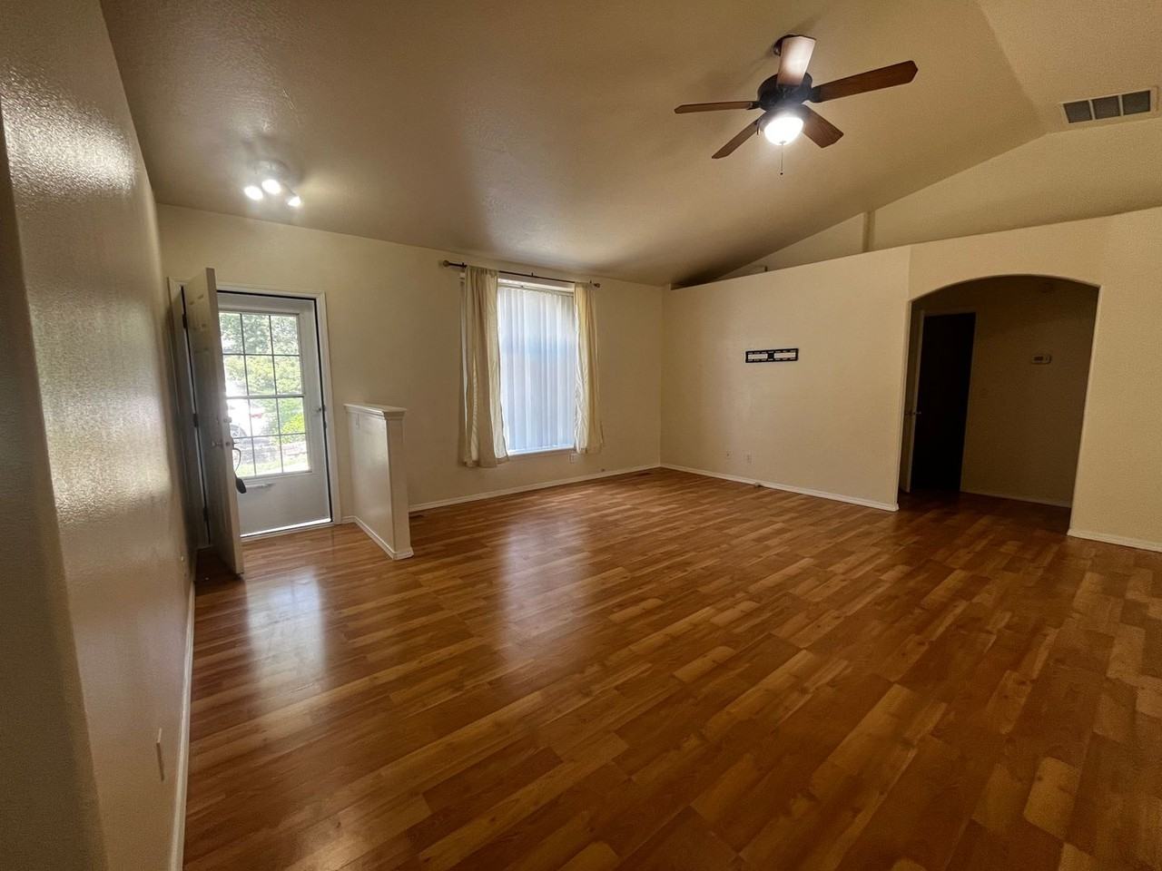 11283 W Glen Ellyn Dr - Photo 2 of 29