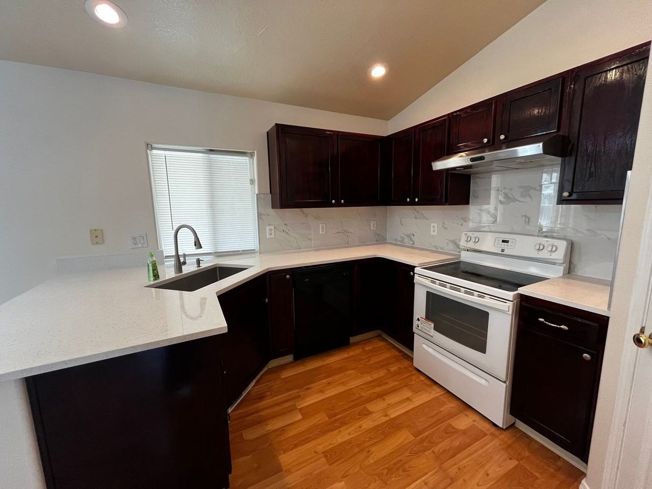 11283 W Glen Ellyn Dr - Photo 5 of 29
