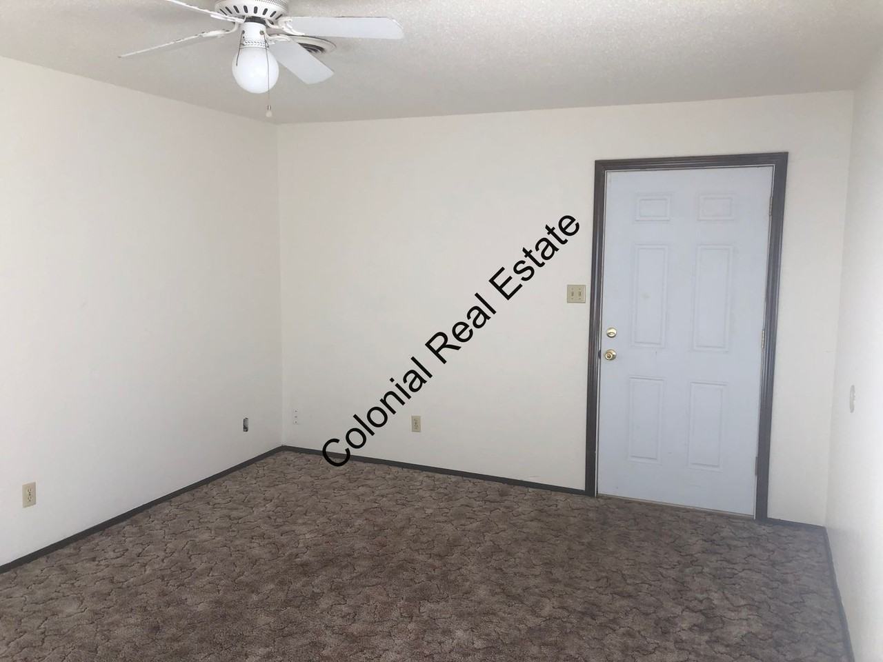 900 Axtell St - Photo 3 of 9