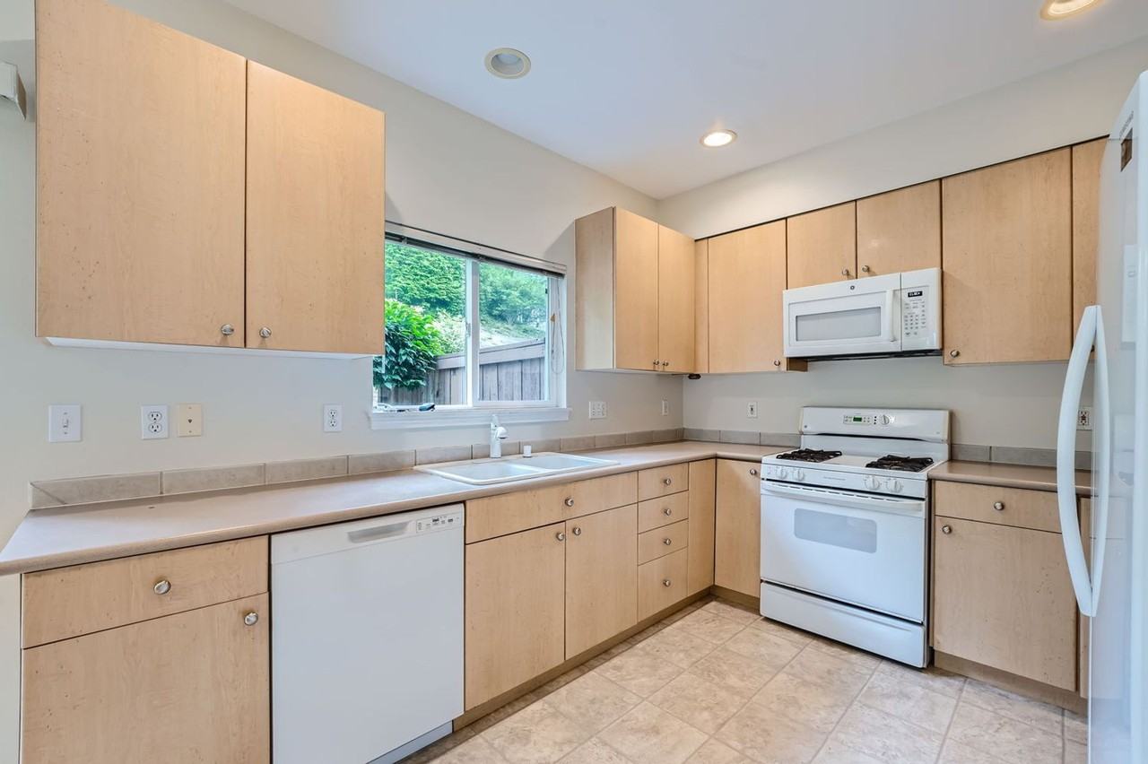 5004 Lake Pl S #A - Photo 2 of 15
