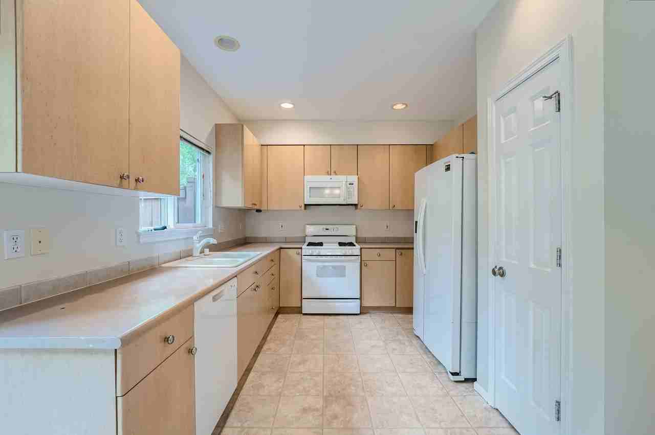 5004 Lake Pl S #A - Photo 3 of 15