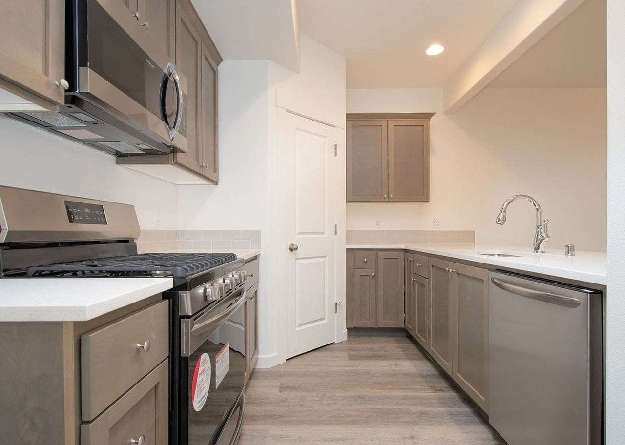 1115 N Auburn Pl - Photo 3 of 6