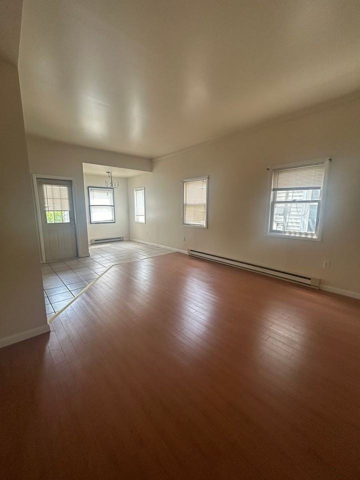 137-139 Main Street - Photo 3 of 11