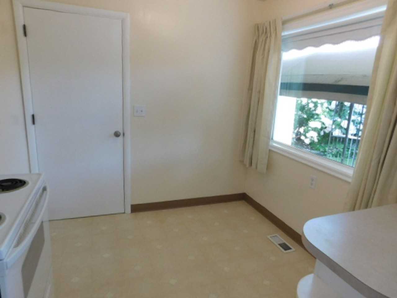 750 Menlo Dr N - Photo 6 of 22