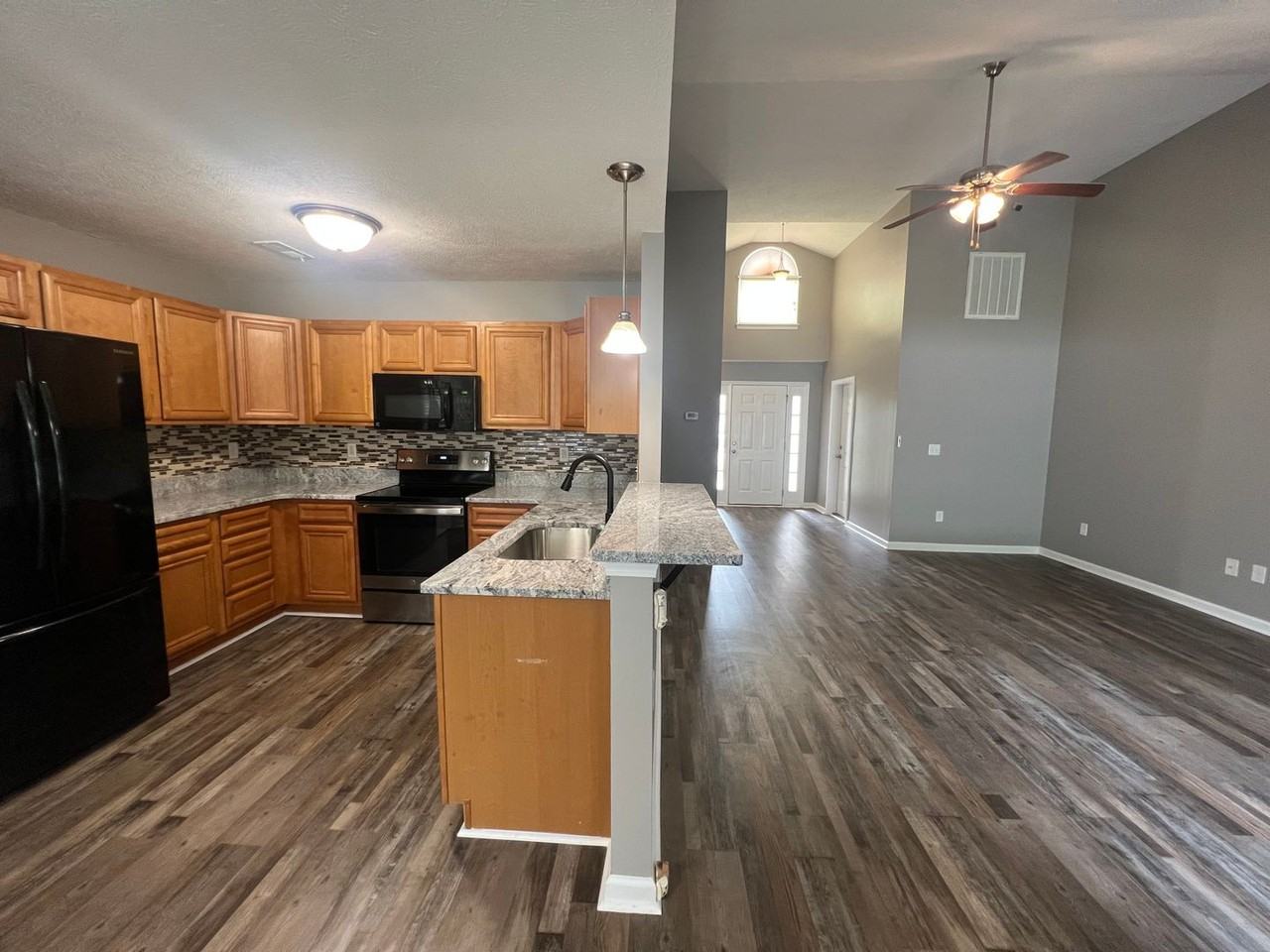 114 Windsor Springs Rd - Photo 4 of 18