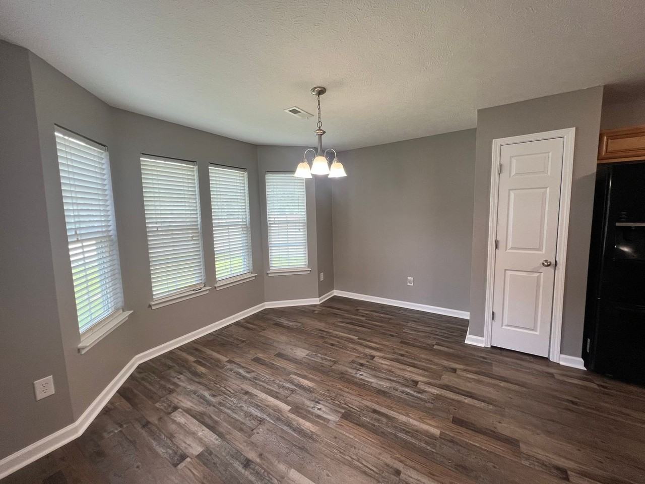 114 Windsor Springs Rd - Photo 6 of 18