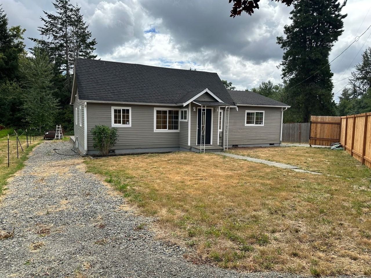 10105 Aqueduct Dr E - Photo 2 of 29