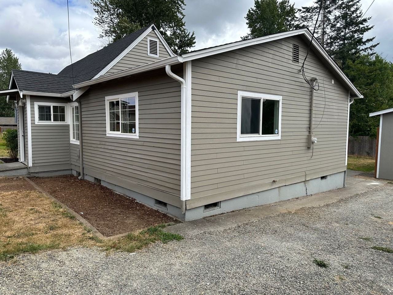10105 Aqueduct Dr E - Photo 3 of 29