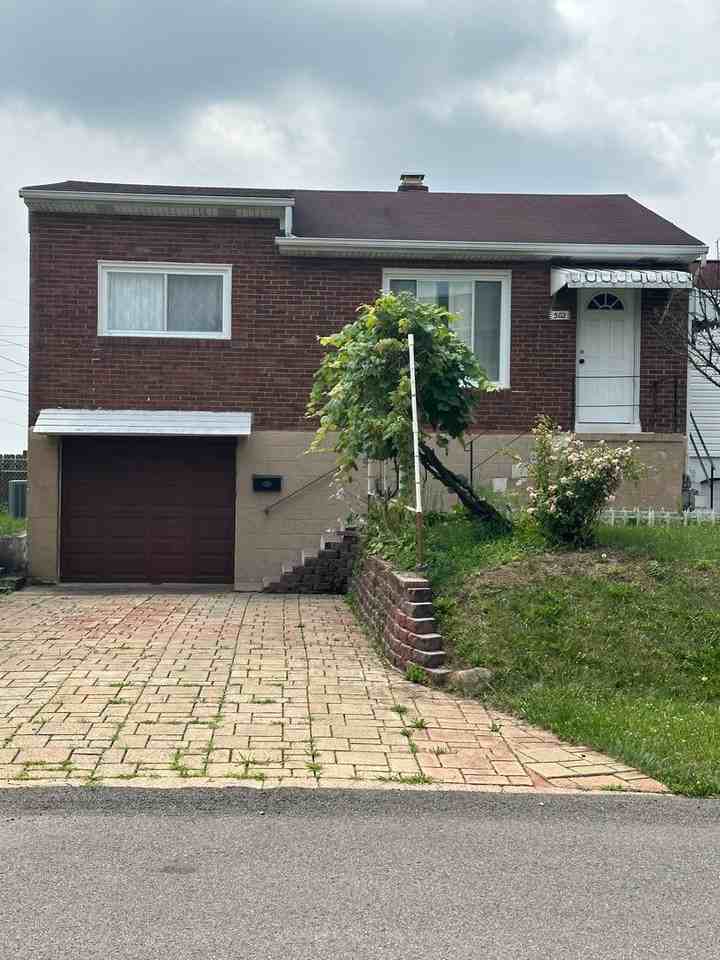 302 Meadowlark Ln - Photo 2 of 26